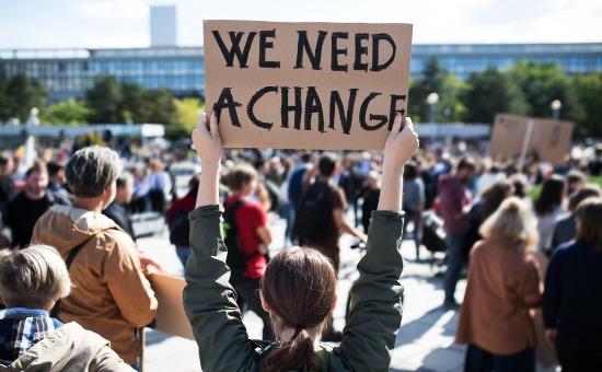 Demonstration placard 'we need a change'